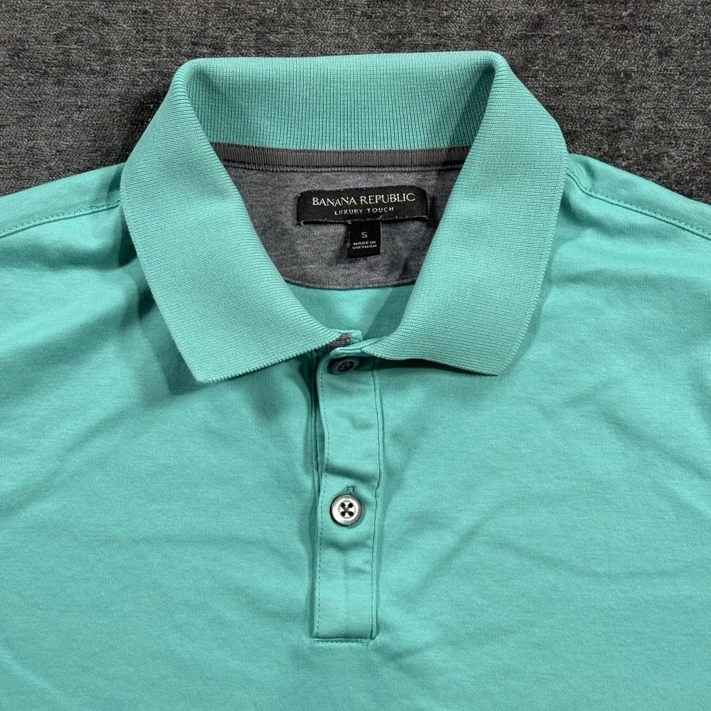 Banana Republic Luxury Touch Mens Small Polo Shirt Performance Blue Short Sleeve